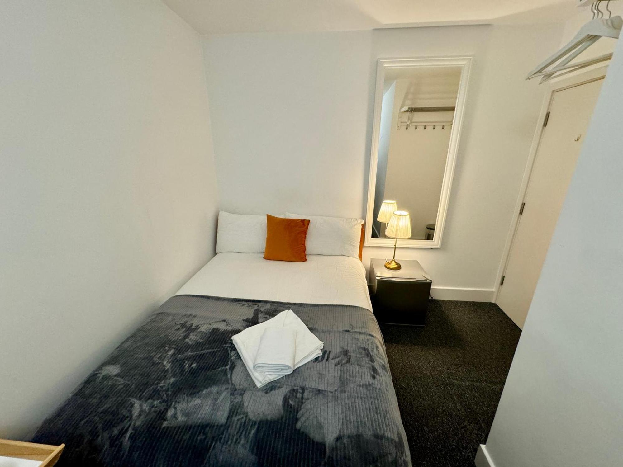 Cosmopolitan Comfort Private Bedrooms In Euston 106 런던 외부 사진