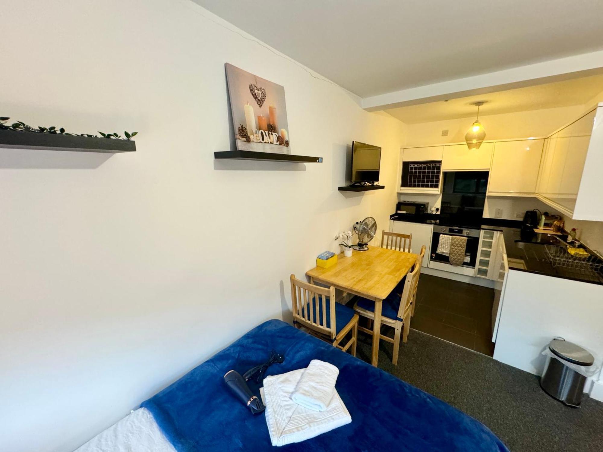 Cosmopolitan Comfort Private Bedrooms In Euston 106 런던 외부 사진